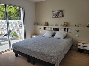 5 bedrooms, iron/ironing board, travel crib, WiFi