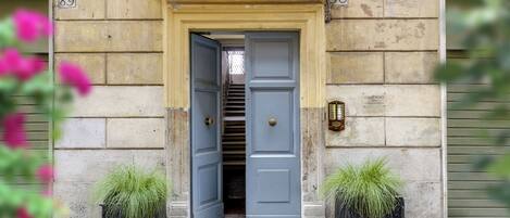 Entrée de l’hébergement