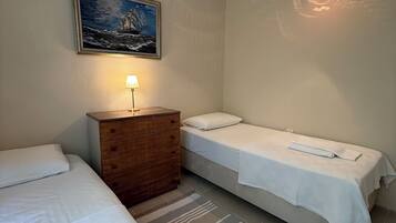 2 sovrum, skrivbord, strykjärn/strykbräda och gratis wi-fi