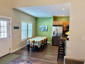 Dining - Alpine funhouse with games, puzzles and hot tub! (Red Lodge)