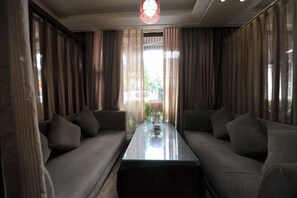 Unclassified image, 5 of 17, button - Xinguolv Hotel (Wenchuan)