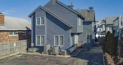 Beautiful 3 bedroom house steps from the beach and boardwalk in Seaside