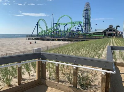 Beautiful 3 bedroom house steps from the beach and boardwalk in Seaside