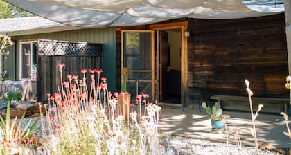 Charming 1-bedroom Cabin in the Forest Nevada City with AC, WiFi