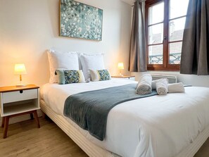 Iron/ironing board, bed sheets