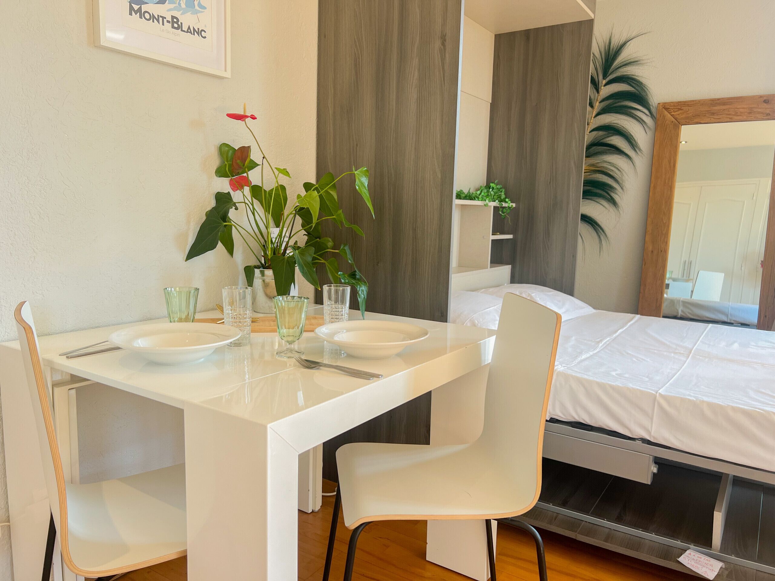 Fer et planche à repasser, Wi-Fi gratuit, draps fournis