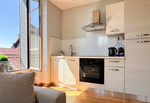 Fridge, microwave, oven, coffee/tea maker