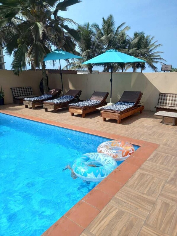 حمّام سباحة خارجي