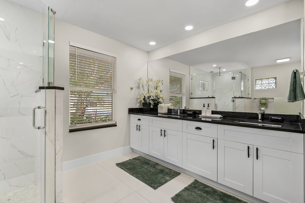 Photo 23 of Huge 5BR • Heated Pool, BBQ, 3 Suites • Nr Beaches,Pets OK