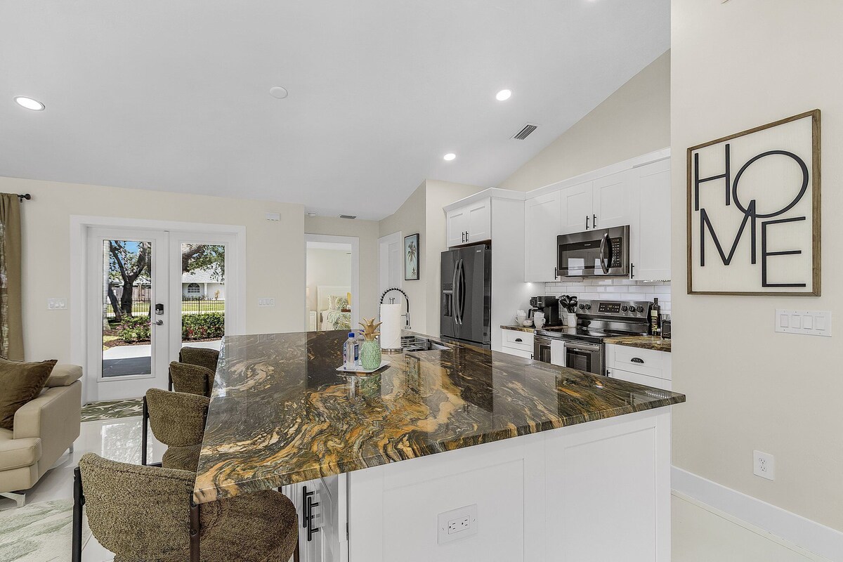 Photo 12 of Huge 5BR • Heated Pool, BBQ, 3 Suites • Nr Beaches,Pets OK