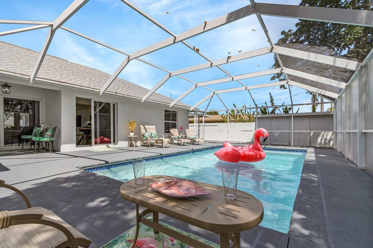 Photo 2 of Huge 5BR • Heated Pool, BBQ, 3 Suites • Nr Beaches,Pets OK
