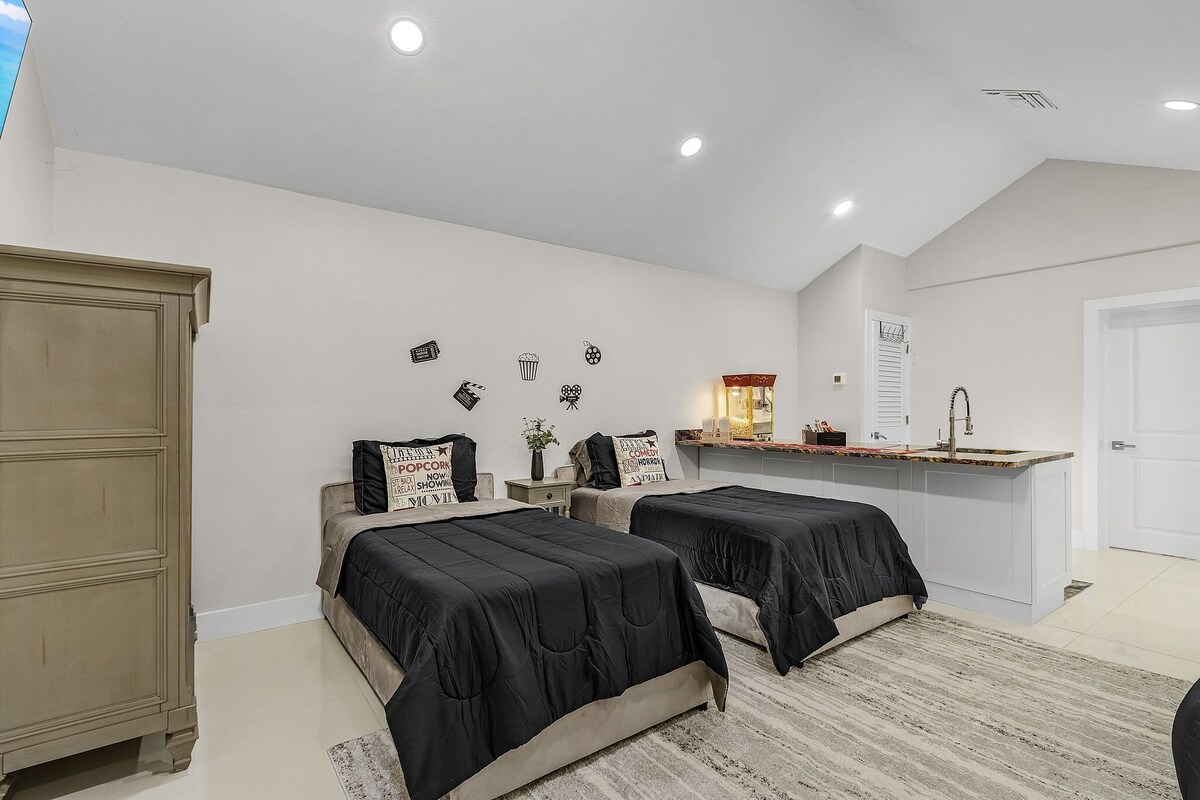 Photo 26 of Huge 5BR • Heated Pool, BBQ, 3 Suites • Nr Beaches,Pets OK