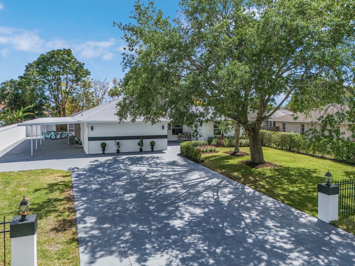 Photo 53 of Huge 5BR • Heated Pool, BBQ, 3 Suites • Nr Beaches,Pets OK