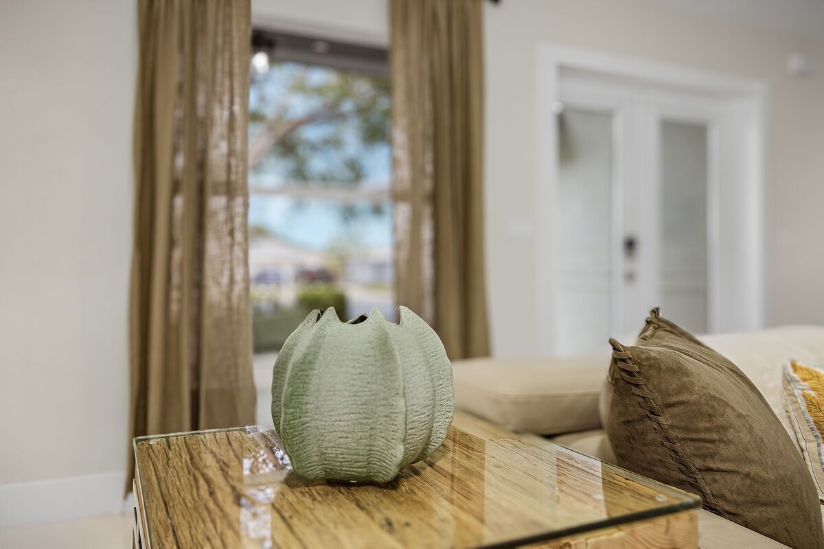 Photo 9 of Huge 5BR • Heated Pool, BBQ, 3 Suites • Nr Beaches,Pets OK