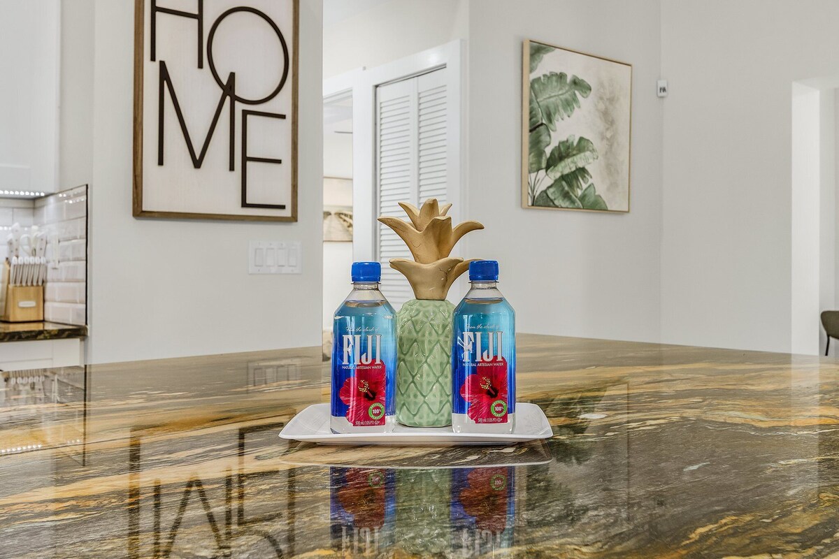 Photo 10 of Huge 5BR • Heated Pool, BBQ, 3 Suites • Nr Beaches,Pets OK