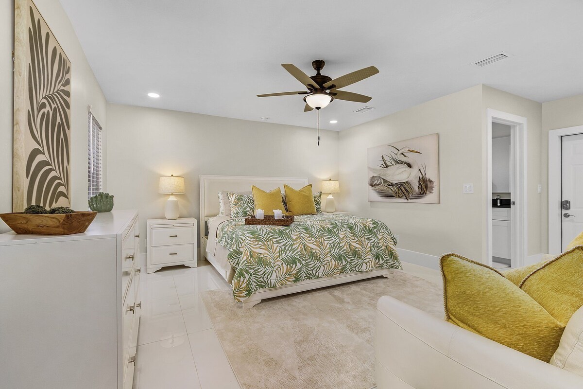 Photo 17 of Huge 5BR • Heated Pool, BBQ, 3 Suites • Nr Beaches,Pets OK