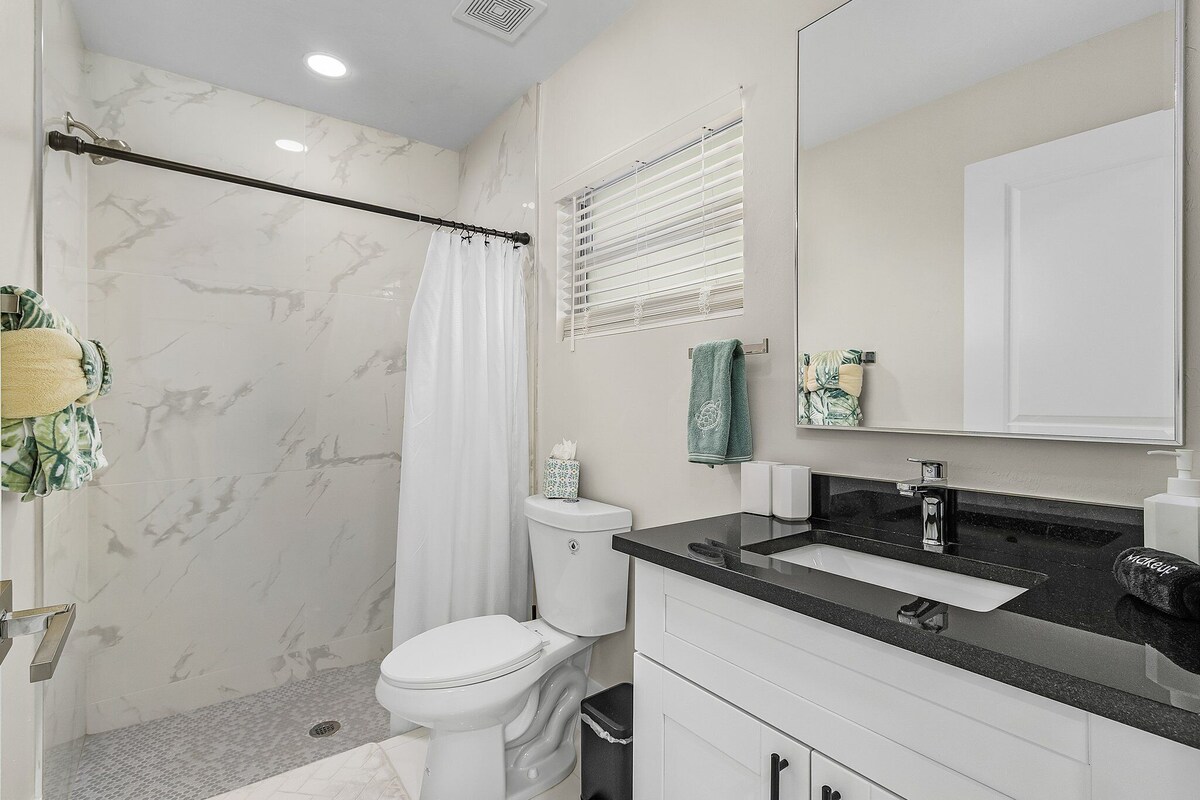 Photo 20 of Huge 5BR • Heated Pool, BBQ, 3 Suites • Nr Beaches,Pets OK
