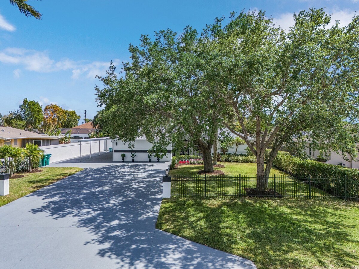 Photo 52 of Huge 5BR • Heated Pool, BBQ, 3 Suites • Nr Beaches,Pets OK