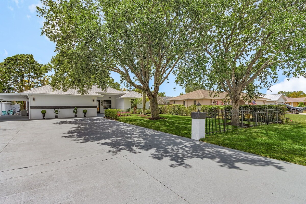 Photo 46 of Huge 5BR • Heated Pool, BBQ, 3 Suites • Nr Beaches,Pets OK