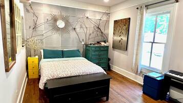 2 bedrooms, desk, iron/ironing board, WiFi