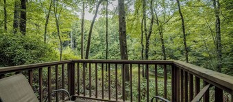 Emerald Lake-Private-Lakefront-Families-Sleeps 20