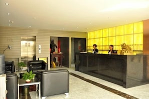 Lobby - Huazhong Business Hotel (North America N1 Art Shopping Mall Store, Taiyuan South Railway Station) (Taiyuan)