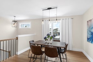 Dining - Stylish & Spacious 3BR w/ BBQ (Dieppe)