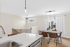 Interior - Stylish & Spacious 3BR w/ BBQ (Dieppe)