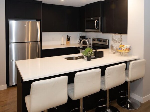 Micro-ondes, four, plaque de cuisson, lave-vaisselle