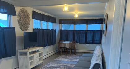 Charming 3-bedroom house in New London. Just minutes driving distance to beaches