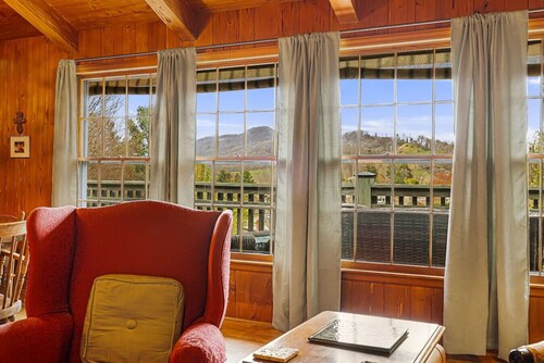 The Crows Nest Apt; Asheville; Smoky Mtns