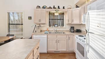 Fridge, microwave, oven, coffee/tea maker