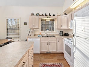 Fridge, microwave, oven, coffee/tea maker