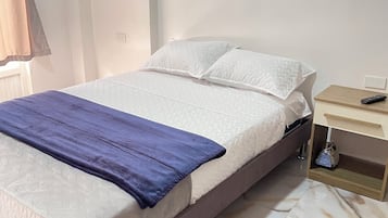 2 bedrooms, desk, iron/ironing board, WiFi