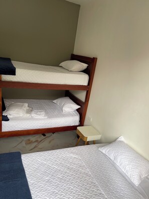 2 Schlafzimmer, Schreibtisch, Bügeleisen/Bügelbrett, WLAN