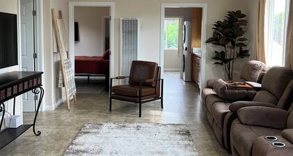 Upstairs unit 2-bd apartment within fantastic Burbank along Chandler Bike Path!