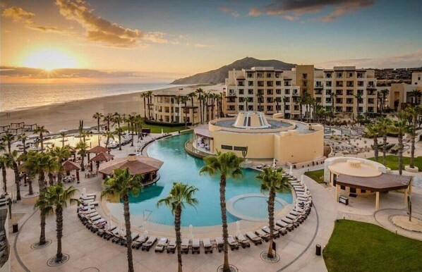 3 outdoor pools, free cabanas, pool umbrellas