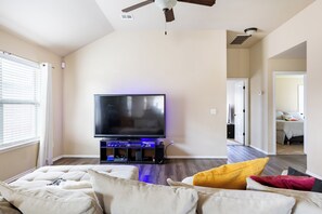 3 bedrooms, iron/ironing board, WiFi