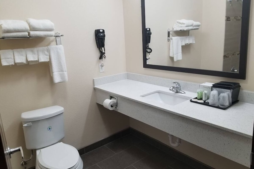 Comfortable Non-smoking Room With 2 Queen Beds For A Relaxing Stay - 베이시티