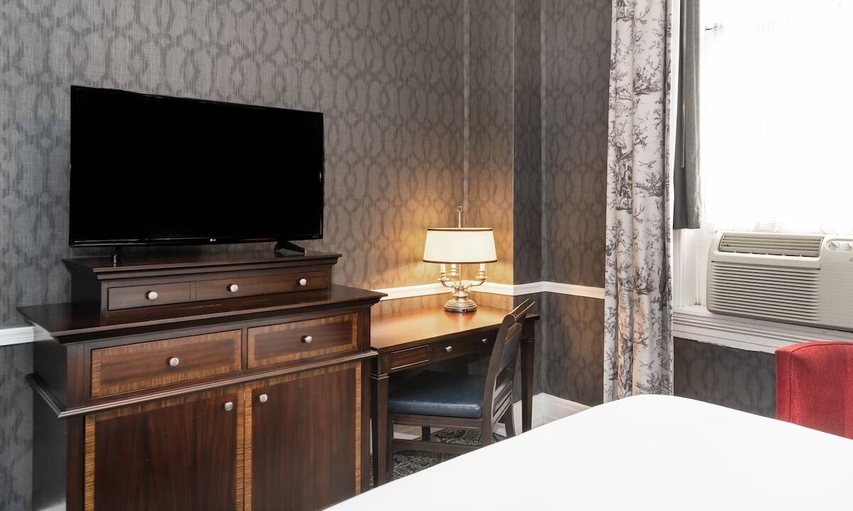 Maryland Inn Queen At Historic Inns Of Annapolis | Pets Are Allowed - Annapolis, MD