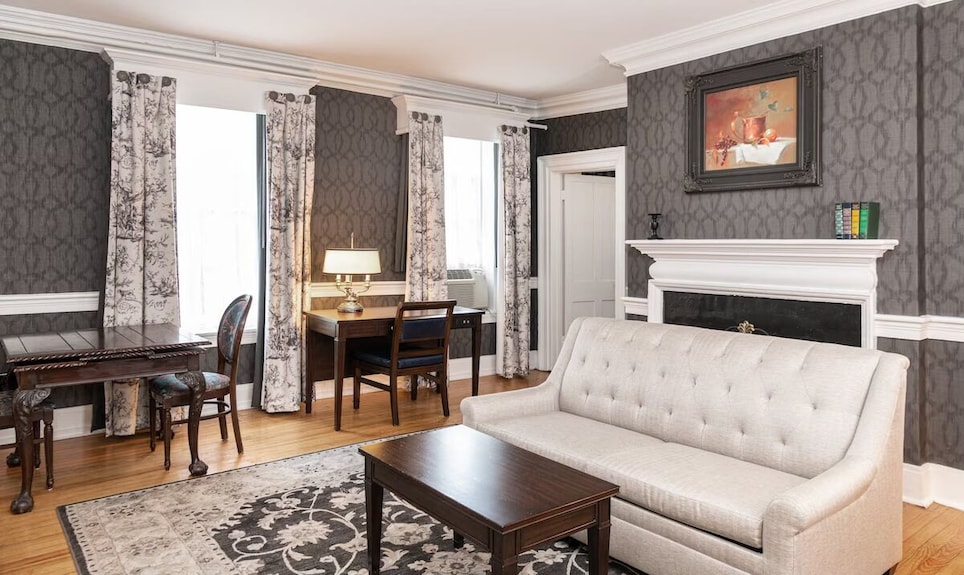 Maryland Inn Suite At Historic Inns Of Annapolis | Pets Are Allowed - Annapolis, MD
