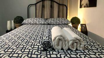 Traditional Double Room, 1 Bedroom, Ensuite | Free WiFi, bed sheets