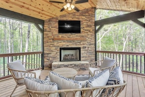 Interior - 2024 Modern 3/2.5 cabin with Game Room, Hot tub Secluded Near downtown Ellijay (Ellijay)