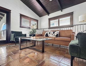 Smart TV, fireplace, video games