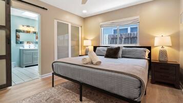 3 bedrooms, desk, iron/ironing board, travel cot