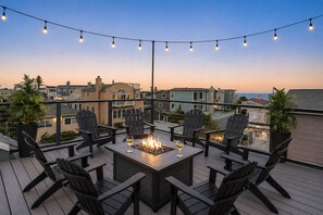 Unclassified image, 5 of 18, button - 360 Ocean View Roof Deck, 50 Steps to Beach+AC! (Oxnard)