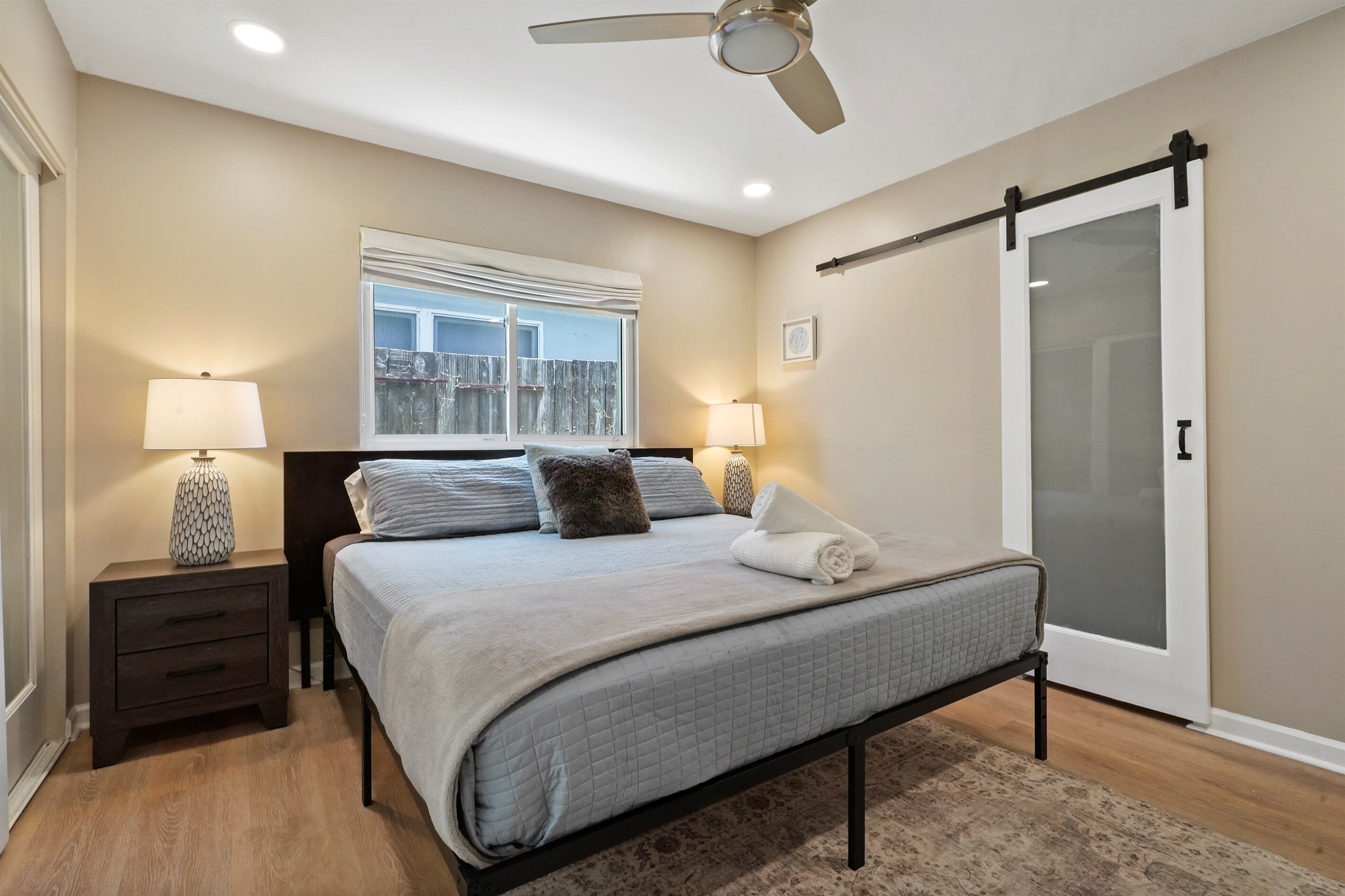 3 chambres, fer et planche à repasser, lit parapluie, Wi-Fi gratuit