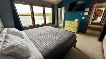 4 bedrooms, desk, free WiFi, bed sheets