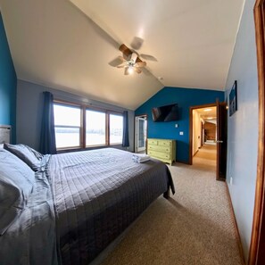 4 bedrooms, desk, free WiFi, bed sheets