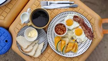 Petit déjeuner complet compris tous les jours